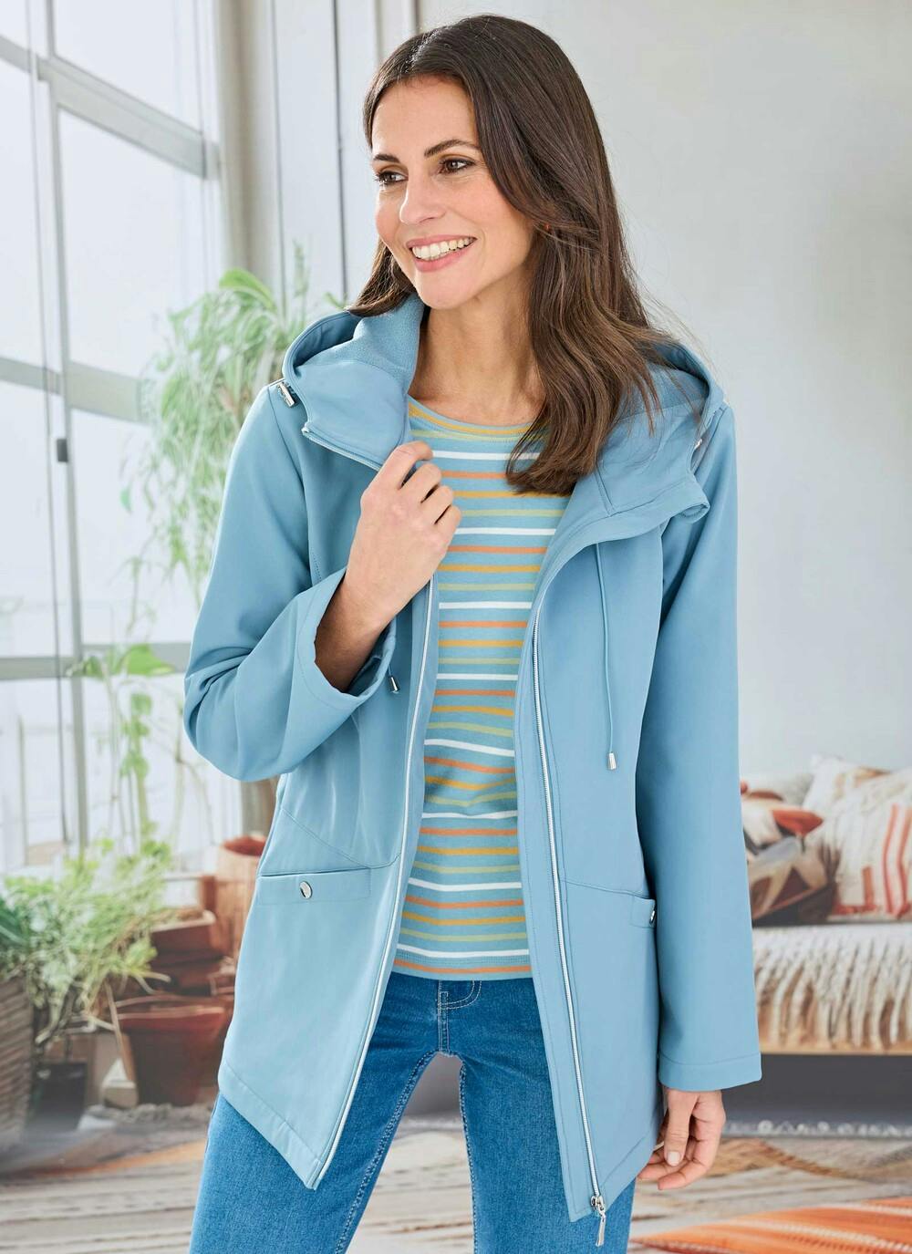  Lightweight Showerproof Jacket