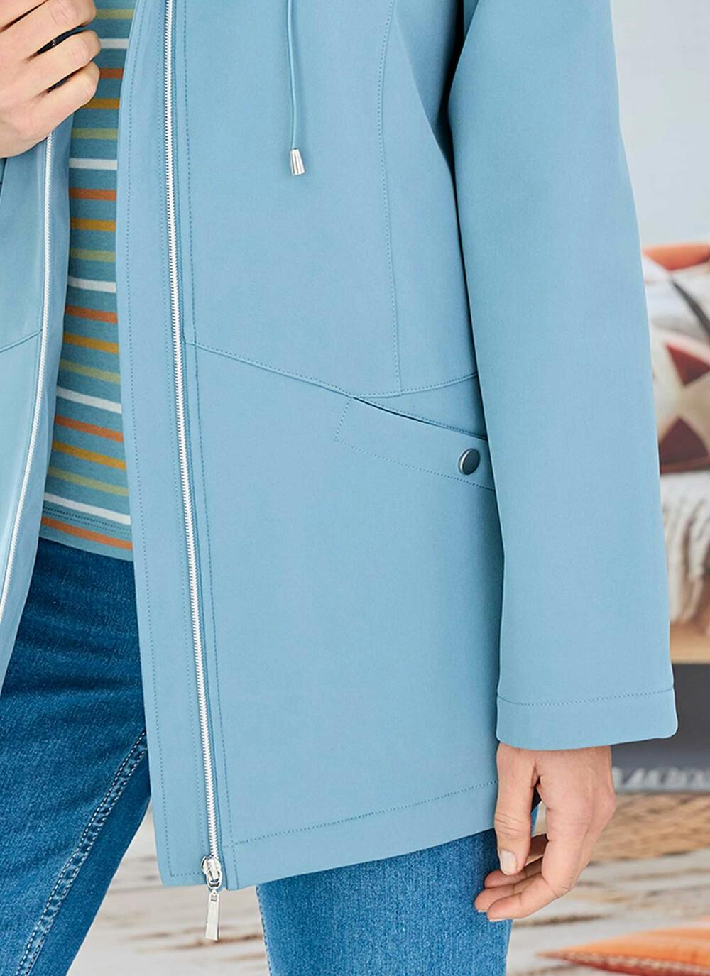  Lightweight Showerproof Jacket