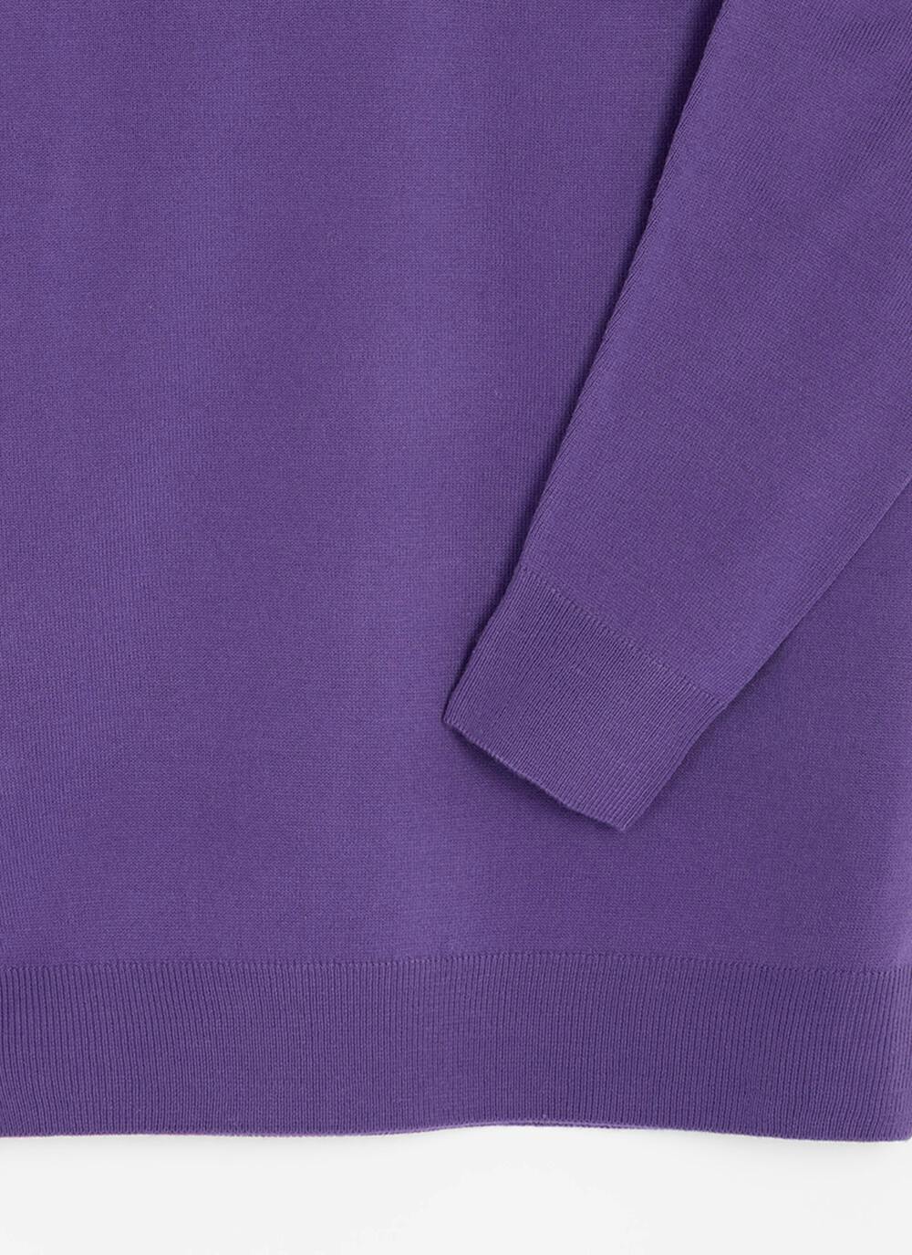  Fine Knit V Neck Jumper