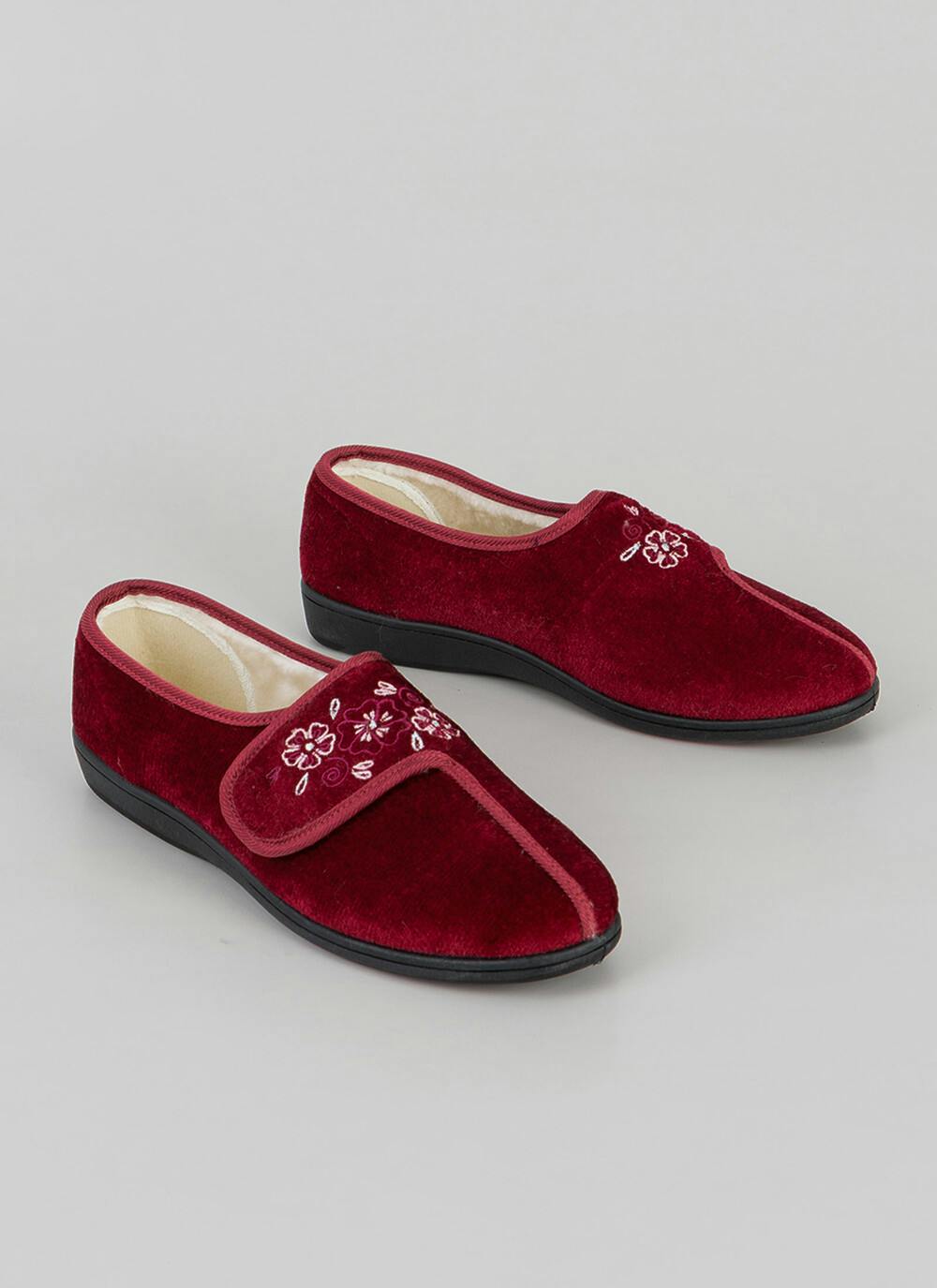  Comfy Easy Close Embroidered Full Slippers