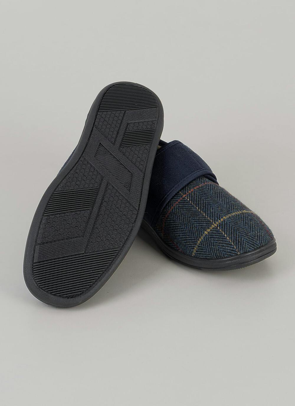  Easy On Plush Lined Check Full Slipper