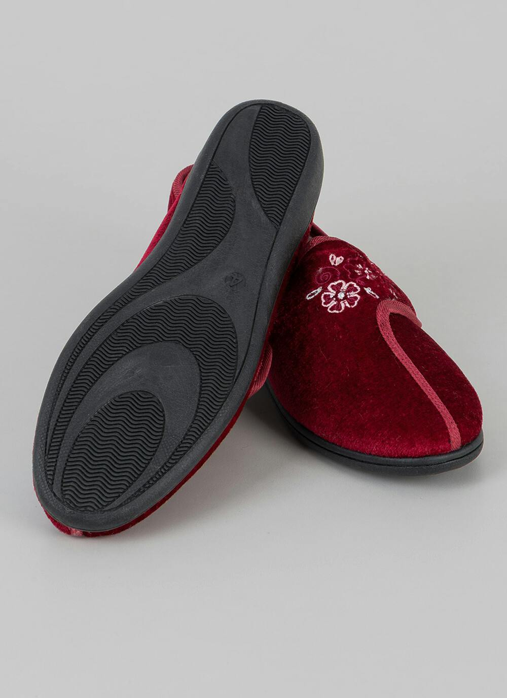  Comfy Easy Close Embroidered Full Slippers