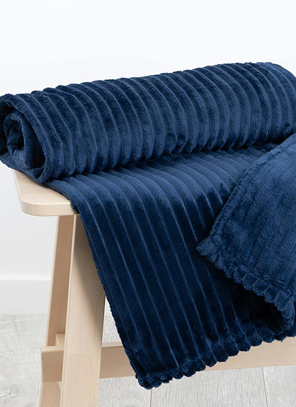  Ribbed Fleece Navy Throw